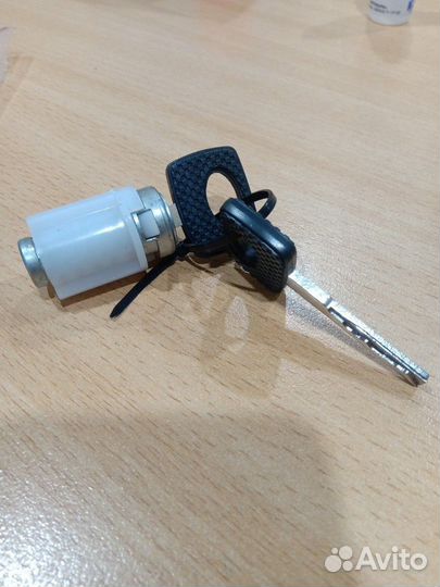 Личинка замка зажигания W210