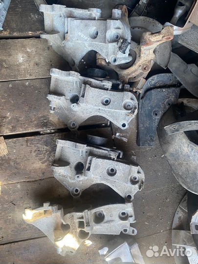 Кронштейн генератора рено дастер