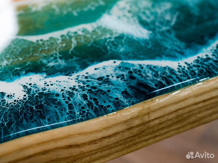 Стол из натурального дерева вяза