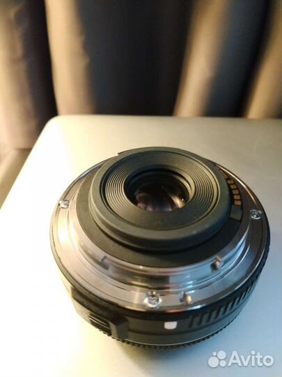 Объектив Canon EF-S 24mm f/2.8 STM