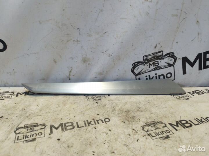 Декоративная накладка двери задняя левая Mercedes