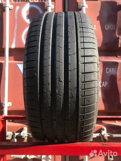 Pirelli P Zero PZ4 265/35 R20 99Y