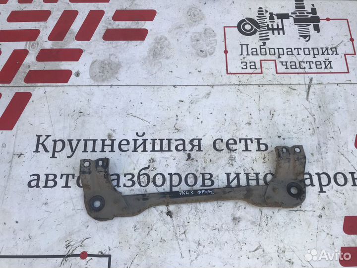 Балка передняя поперечная Land Rover Freelander