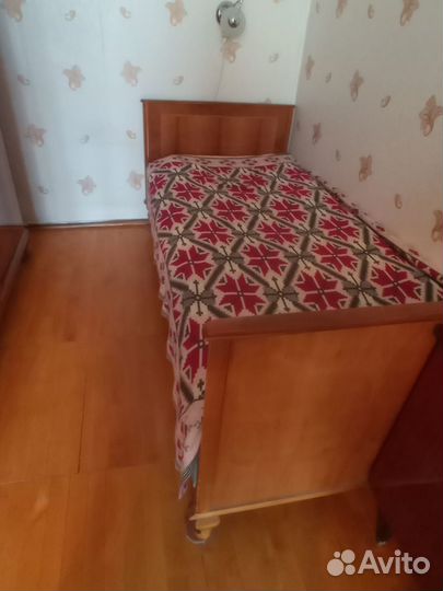Отдам бесплатно мебель: кровать 1 сп.,шкаф,трюмо