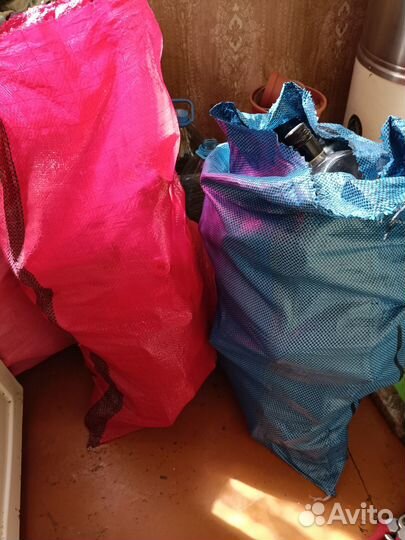 Бутылки из-под водки пустые