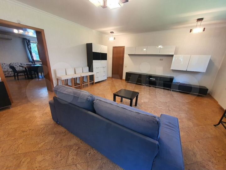 Дом 407 м² на участке 12 сот.