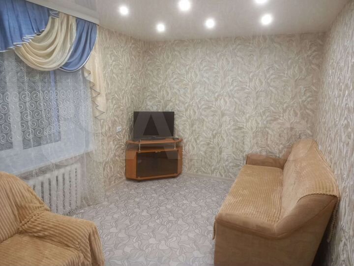 2-к. квартира, 42 м², 1/4 эт.