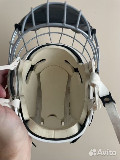 Хоккейный шлем