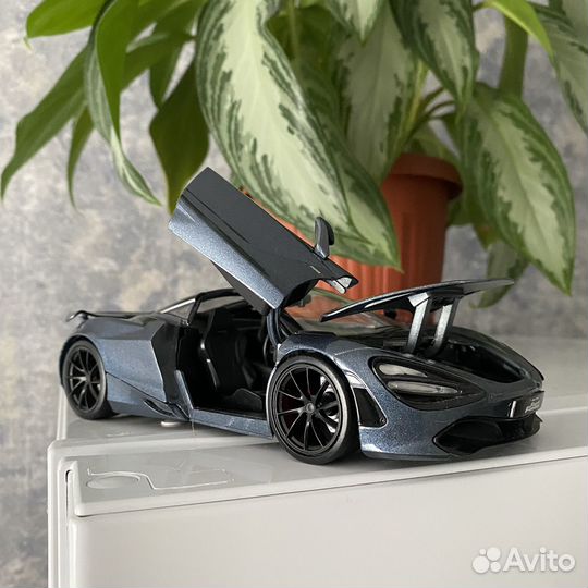 Модель McLaren 720s 1/24