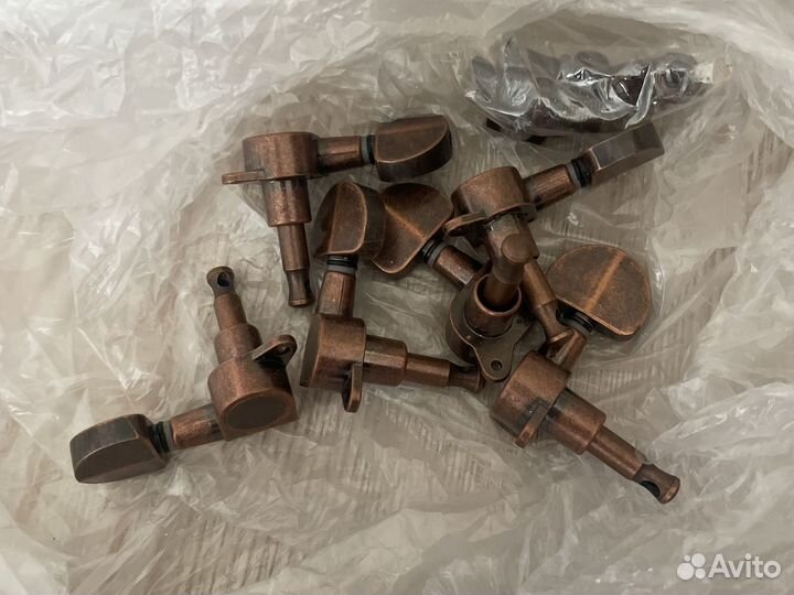 Колки, медиаторы, звукосниматель для гитары