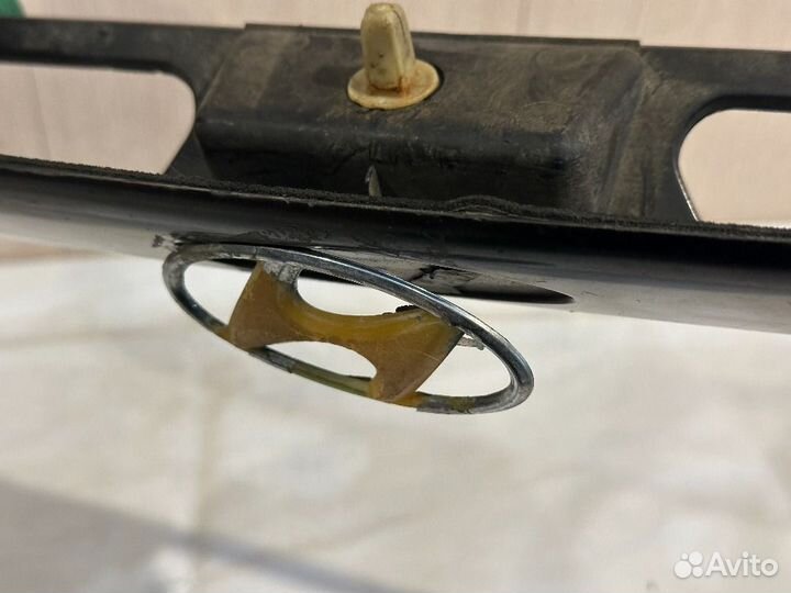 Накладка крышки багажника hyundai Accent 2 дефект