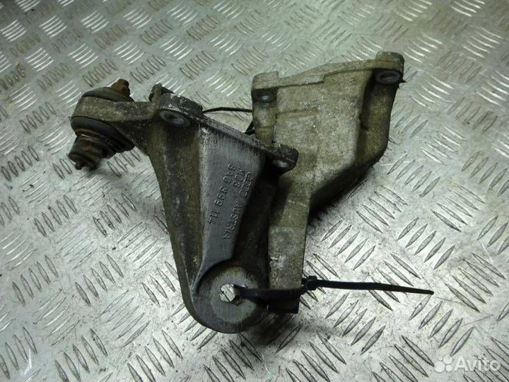 Кронштейн коробки (балка кпп) Audi 80 8C/B4 1992
