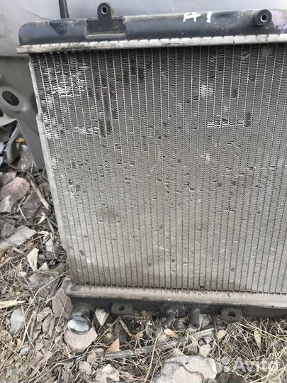 Радиатор двигателя Subaru Forester SG5