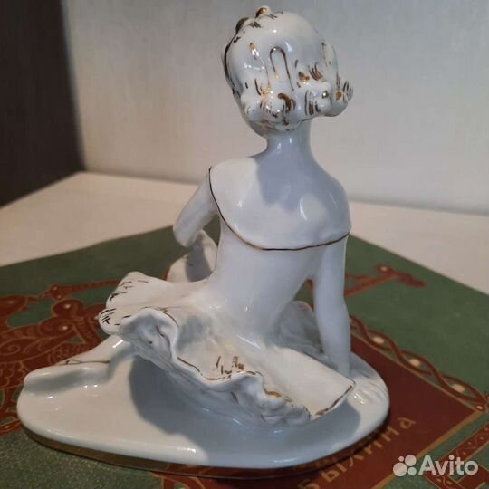 Статуэтка фарфор 
