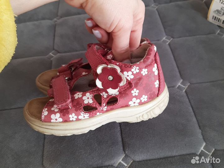 Босоножки, сандали для девочки Crocs