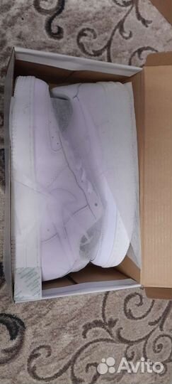 Продам кроссовки Nike