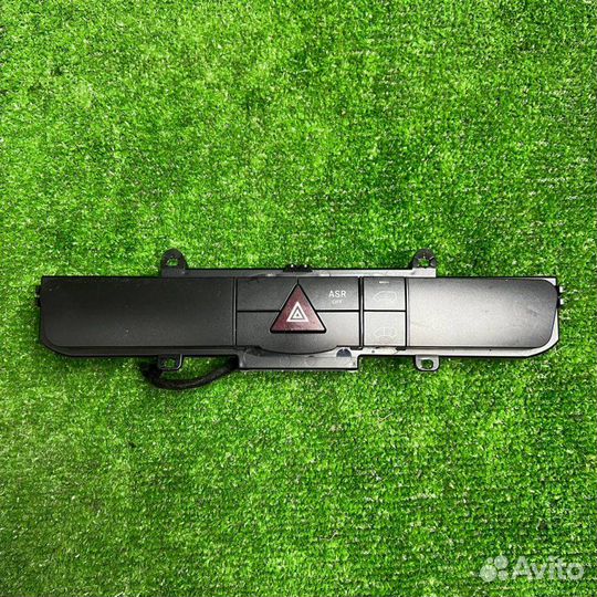 Кнопка аварийной сигнализации Volkswagen Crafter