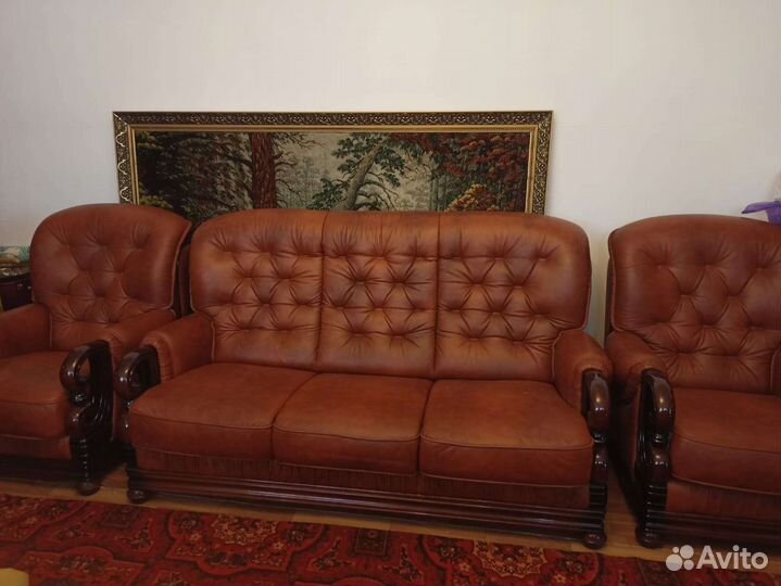 Кожаный диван