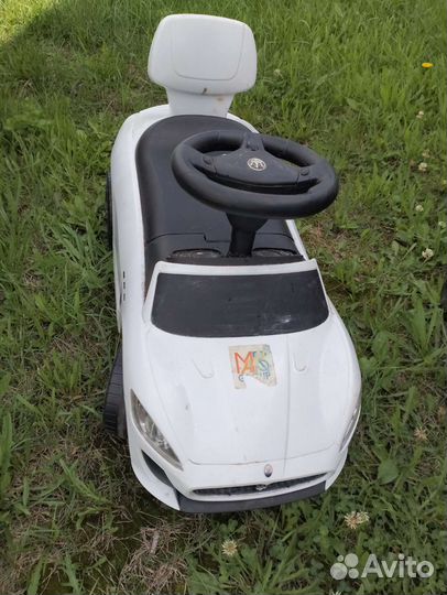 Продам машинку беговел