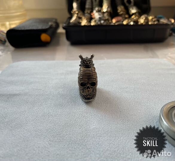 Бусина Улитка череп для ножа