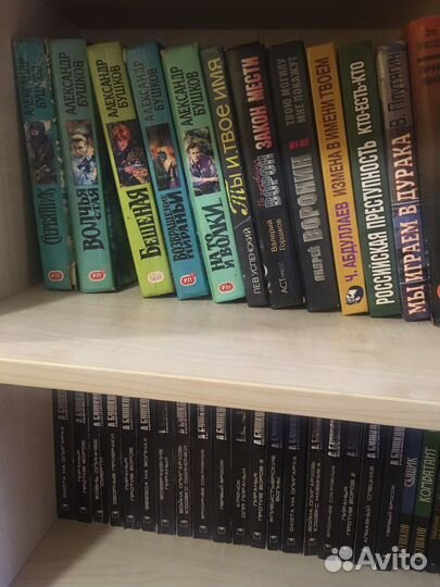 Книги детективы-около 100 штук
