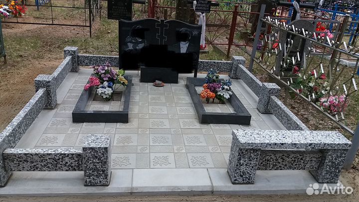 Мойка плитки на кладбище