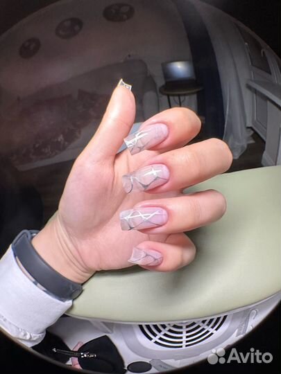 Модель на маникюр