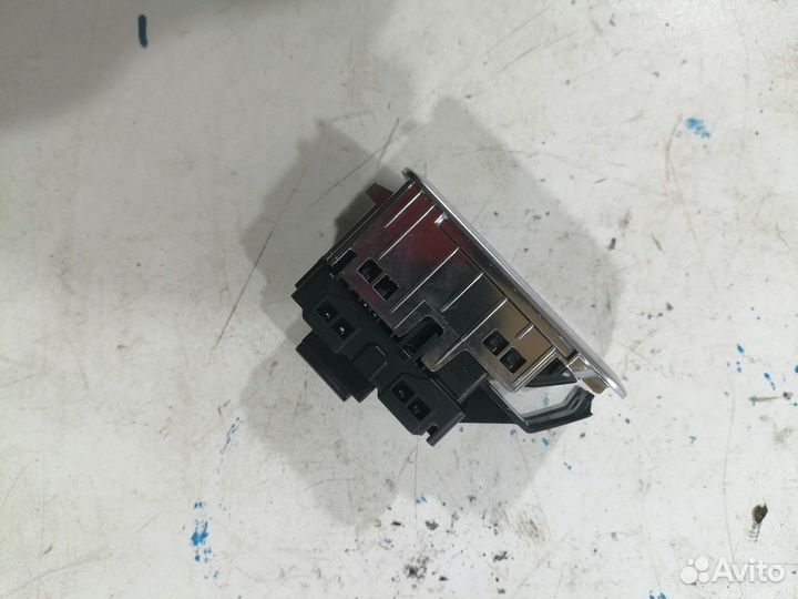 Кнопка открывания багажника (Hongqi H5 I)