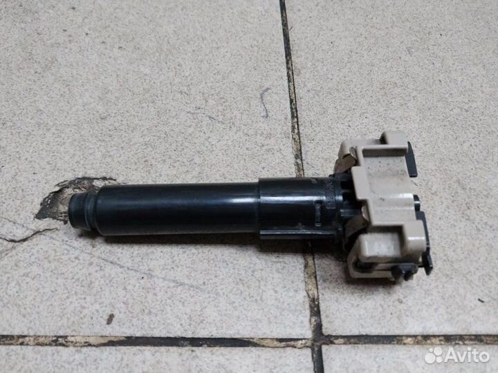 Форсунка омывателя фар передняя правая Toyota Land