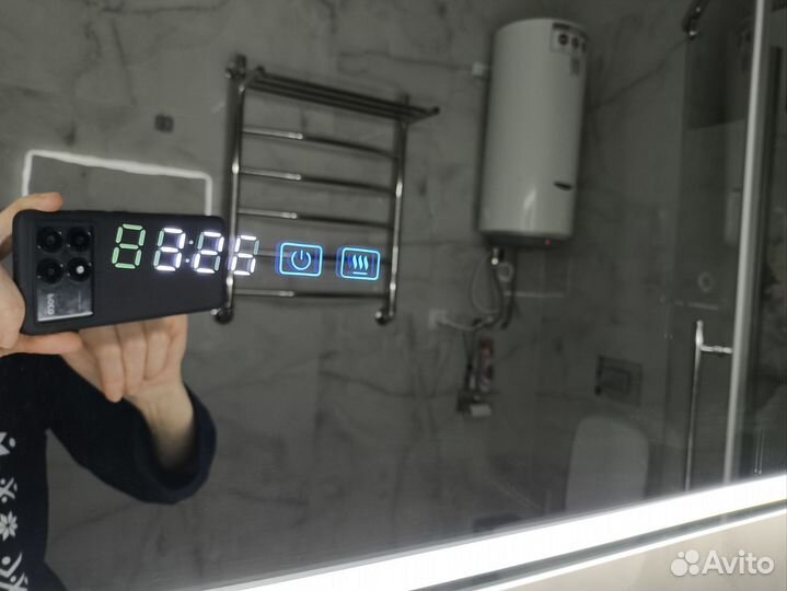 Зеркало настенное в ванную комнату,почти новое