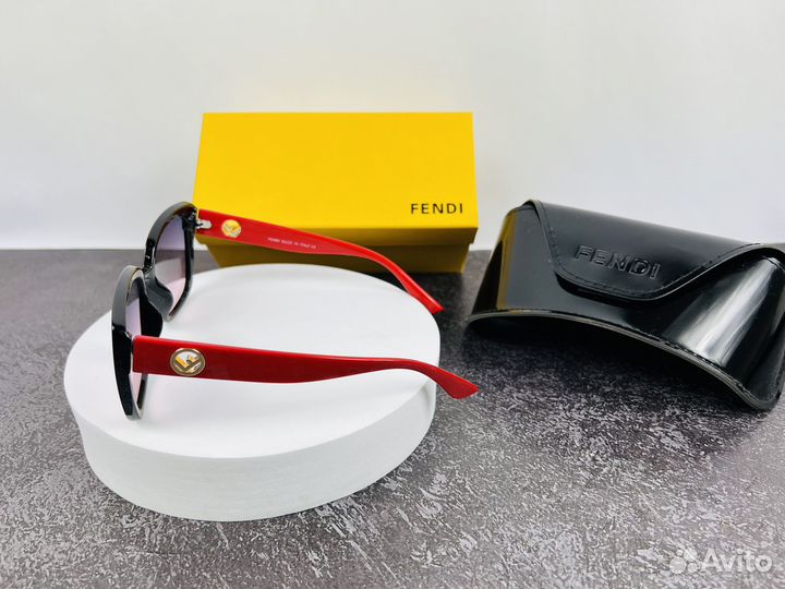 Солнечные очки Fendi