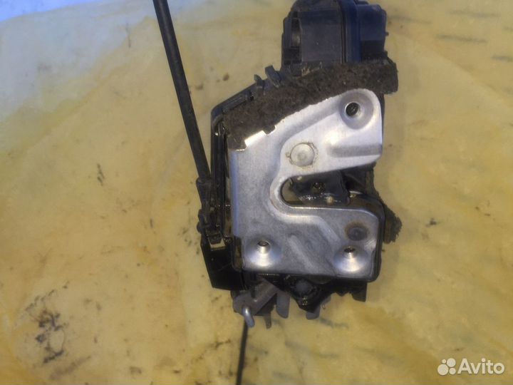 Замок двери задний левый Рено Каптюр