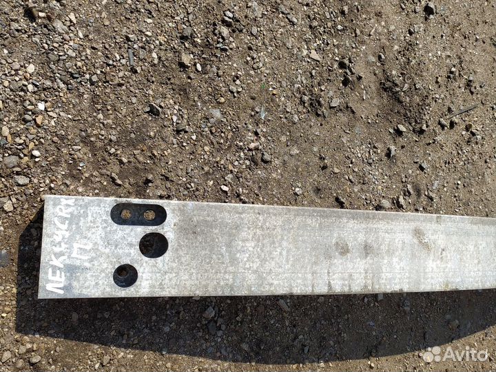 Передний усилитель бампера lexus RX 350