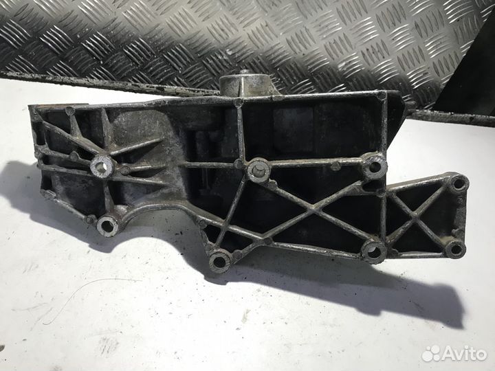 Кронштейн генератора Audi A4B5