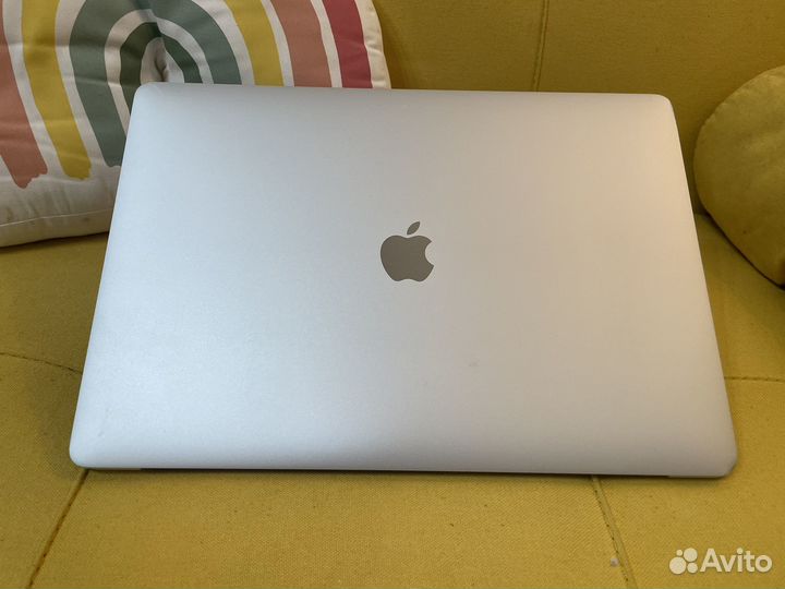 Apple macbook pro 15 2017 Silver intel Core i7