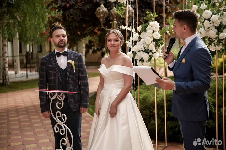 Ведущий, певец, тамада