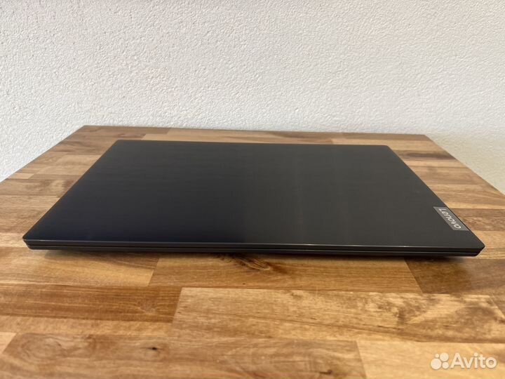 2022 Lenovo 8 ядер Ryzen 5-3500 8Gb SSD+1000Gb FHD