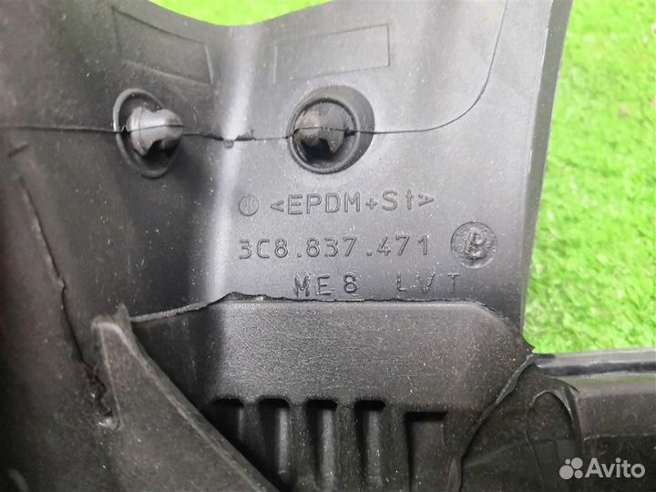 Уплотнитель стекла двери VW Passat CC 2008-2017