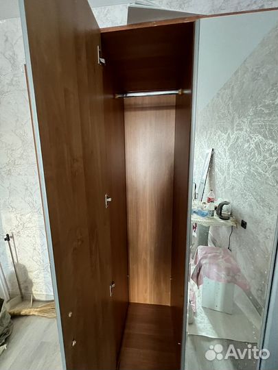 Шкаф