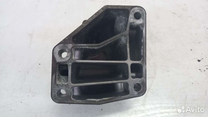 Кронштейн двигателя правый Mercedes W251 R350 642