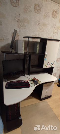 Компьютерный стол