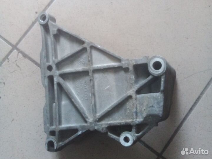 Кронштейн генератора volkswagen т 5