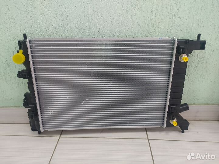 Радиатор охлаждения Chevrolet Cobalt Ravon R4 АКПП