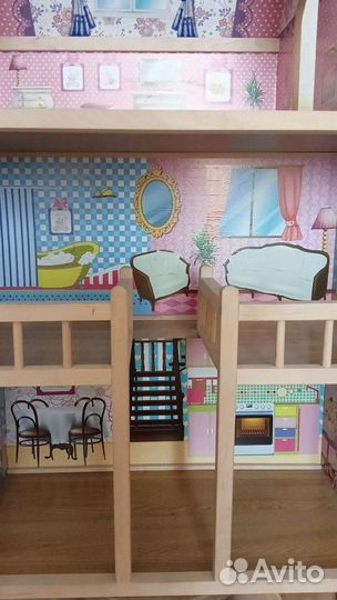 Кукольный домик с мебелью