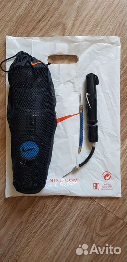 Щитки футбольные Nike T90 + насос