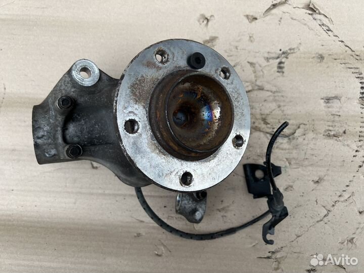 Кулак поворотный левый BMW X1 E84