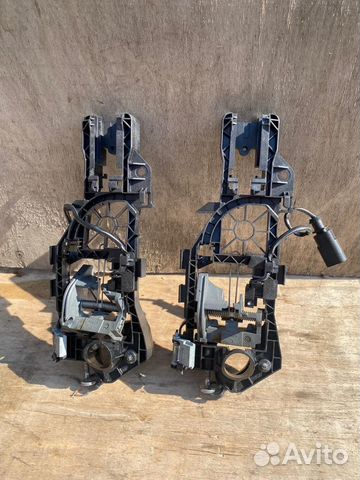 Кронштейн ручки двери левая Volkswagen Passat Cc