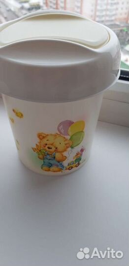 Контейнер на стол для мелкого мусора