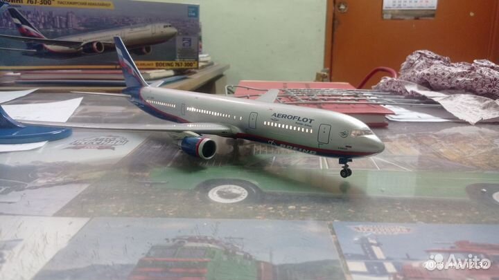 Сборная модель самолёта Боинг 767-300