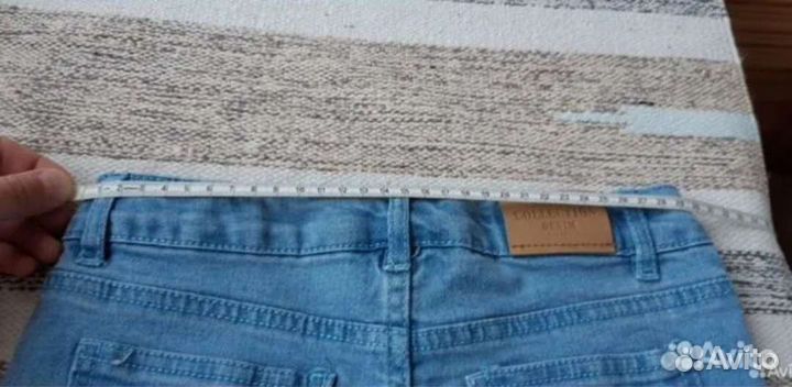 Джинсовые шорты р.128, белые колготки и майка